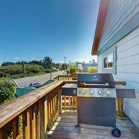 Coastal Breeze Villa Depoe Bay Exterior photo