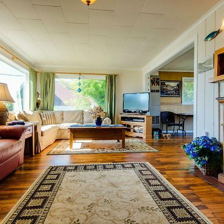 Coastal Breeze Villa Depoe Bay Exterior photo