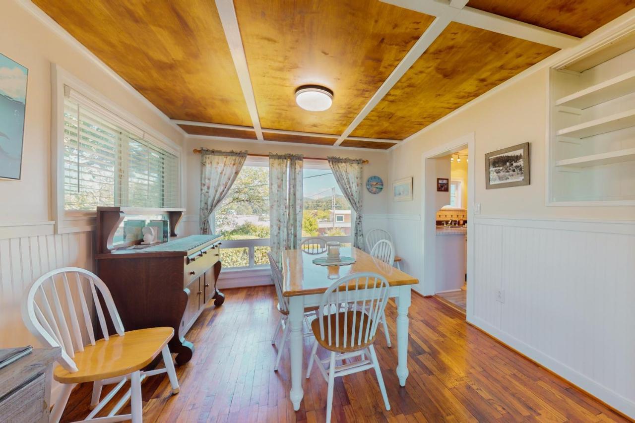 Coastal Breeze Villa Depoe Bay Exterior photo