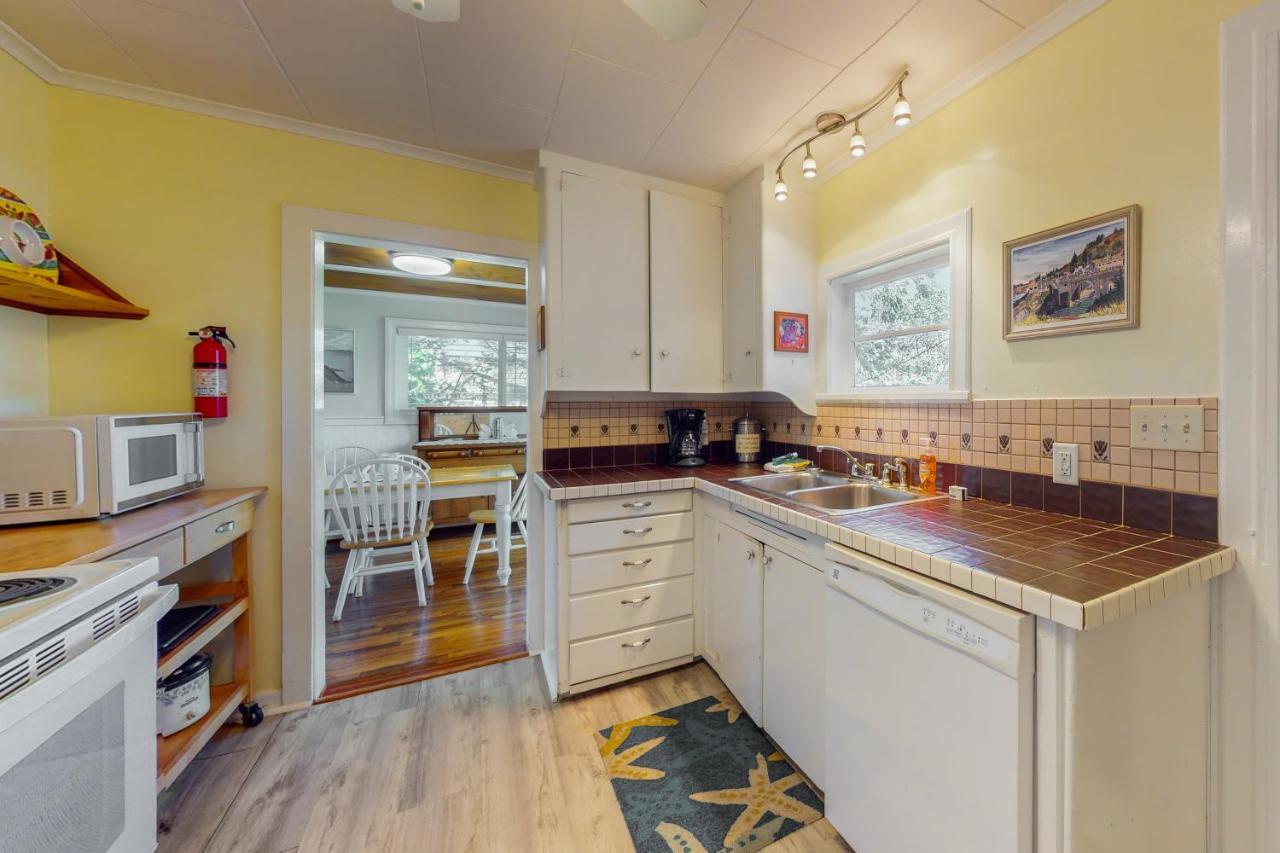 Coastal Breeze Villa Depoe Bay Exterior photo