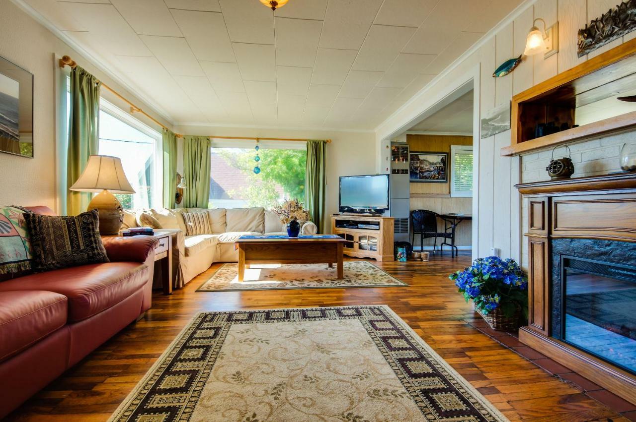 Coastal Breeze Villa Depoe Bay Exterior photo